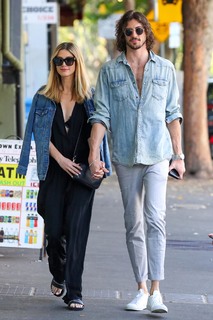 Delta Goodrem feet photo thumbnail