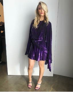 Kaley Cuoco feet photo thumbnail
