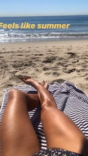 Brooke Burke feet photo thumbnail