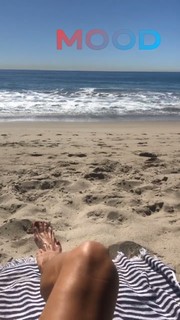 Brooke Burke feet photo thumbnail