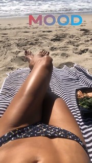 Brooke Burke feet photo thumbnail
