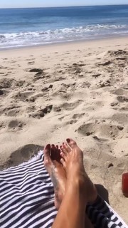 Brooke Burke feet photo thumbnail