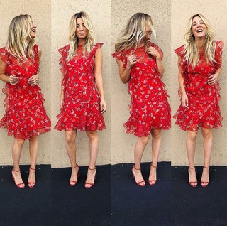 Kaley Cuoco feet photo thumbnail