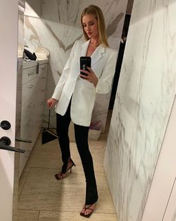 Rosie Huntington-Whiteley feet photo thumbnail
