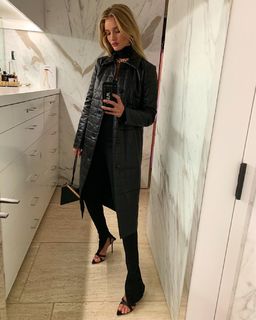 Rosie Huntington-Whiteley feet photo thumbnail