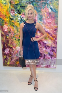 Pixie Lott feet photo thumbnail