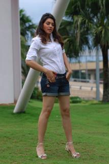 Hansika Motwani feet photo thumbnail