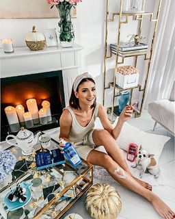 Klaudia Halejcio feet photo thumbnail