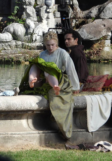 Elle Fanning feet photo thumbnail