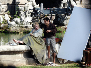 Elle Fanning feet photo thumbnail