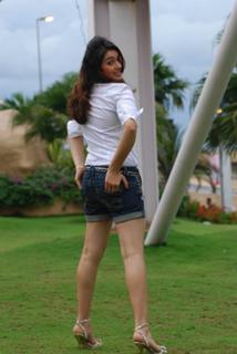 Hansika Motwani feet photo thumbnail