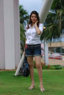 Hansika Motwani feet photo thumbnail