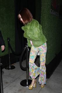 Zoey Deutch feet photo thumbnail