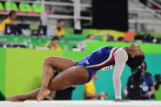 Simone Biles feet photo thumbnail