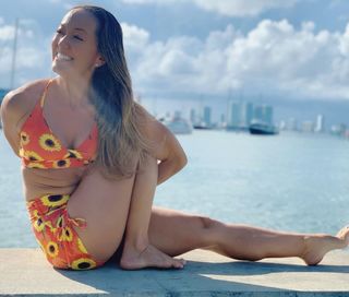 Kino MacGregor feet photo thumbnail