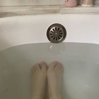 Dove Cameron feet photo thumbnail
