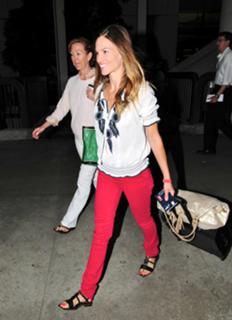 Hilary Swank feet photo thumbnail