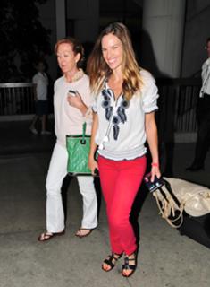 Hilary Swank feet photo thumbnail