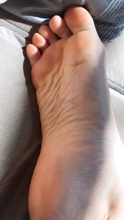 Alaine Crissiê feet photo thumbnail