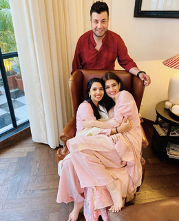 Kriti Sanon feet photo thumbnail