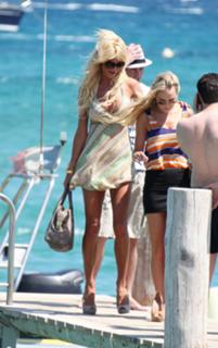 Victoria Silvstedt feet photo thumbnail