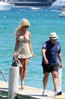 Victoria Silvstedt feet photo thumbnail