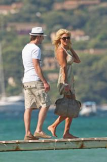 Victoria Silvstedt feet photo thumbnail