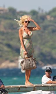 Victoria Silvstedt feet photo thumbnail