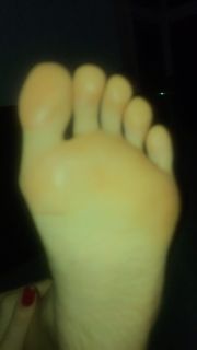 Alaine Crissiê feet photo thumbnail