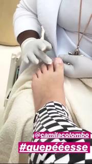 Larissa Manoela feet photo thumbnail