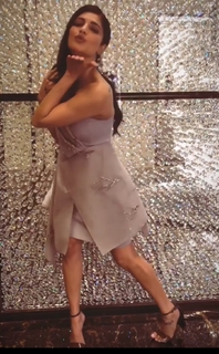 Shruti Haasan feet photo thumbnail