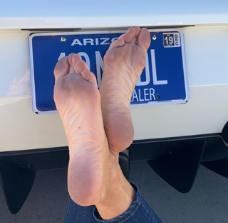 Kyle Unfug feet photo thumbnail