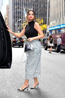 Selena Gomez feet photo thumbnail