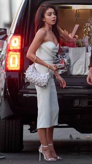 Sarah Hyland feet photo thumbnail
