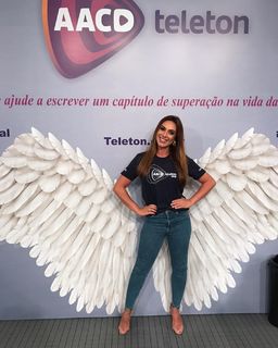 Nicole Bahls feet photo thumbnail