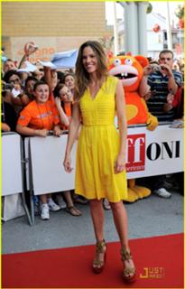 Hilary Swank feet photo thumbnail