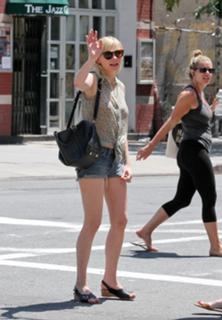 Kirsten Dunst feet photo thumbnail