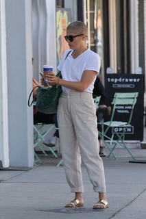 Selma Blair feet photo thumbnail