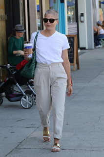 Selma Blair feet photo thumbnail