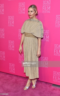 Sienna Miller feet photo thumbnail