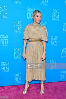 Sienna Miller feet photo thumbnail