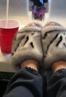 Kylie Jenner feet photo thumbnail
