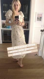 Dakota Fanning feet photo thumbnail