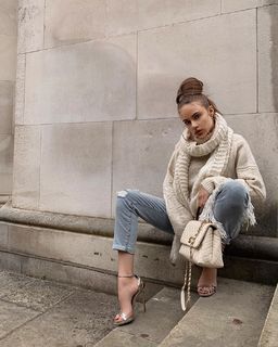 Xenia Tchoumitcheva feet photo thumbnail