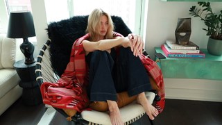 Martha Hunt feet photo thumbnail