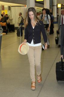 Hilary Swank feet photo thumbnail