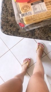 Alaine Crissiê feet photo thumbnail