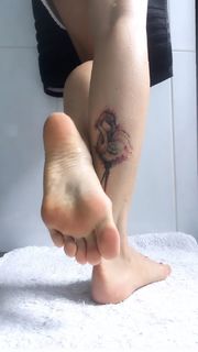 Alaine Crissiê feet photo thumbnail
