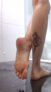Alaine Crissiê feet photo thumbnail