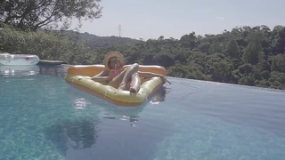 Lívia Andrade feet photo thumbnail